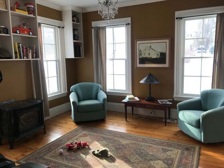 Building Photo - 231 Front St