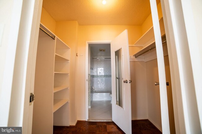 Building Photo - 4141 Henderson Rd