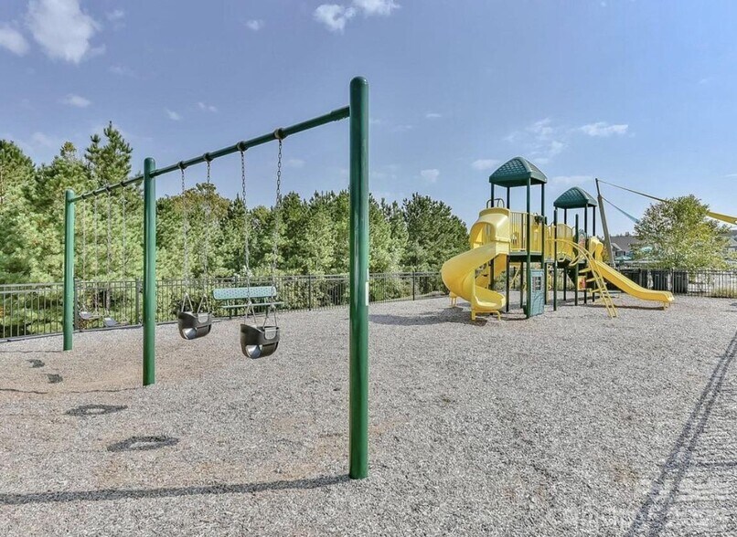 Building Photo - 4010 Clapton Dr