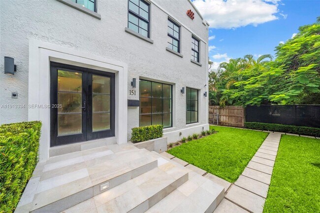 Building Photo - 151 NE 43rd St