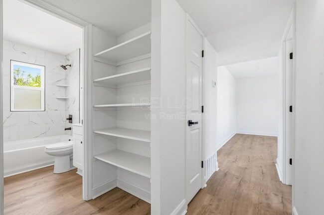 Building Photo - 4624 E Indian Trail