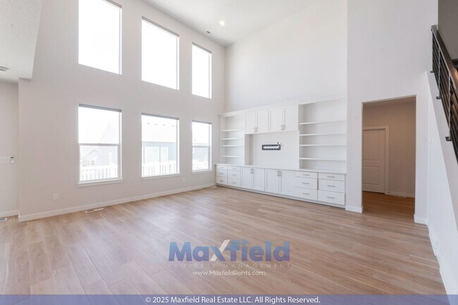 Building Photo - Modern EV Friendly Upgraded 5 BD 4 BA 3 GA...
