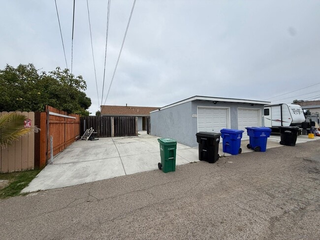 Building Photo - 4384 Clairemont Dr