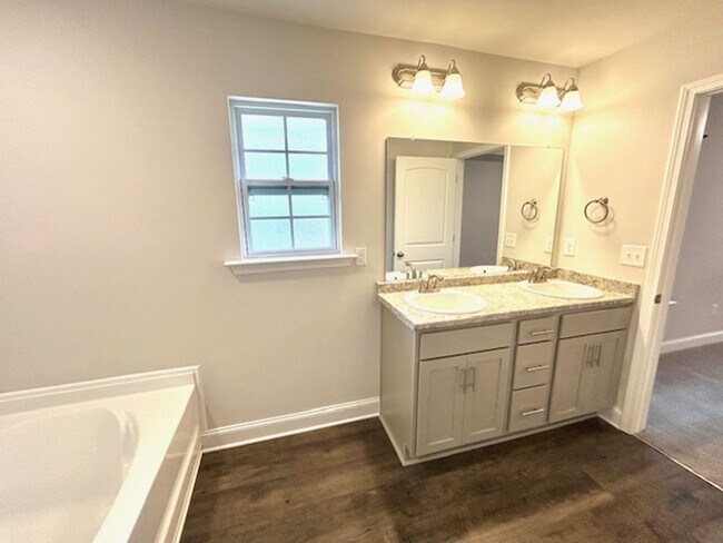 Building Photo - Beautiful 4 Bedroom 2 Bath Home! COMING SOON!