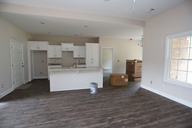 Building Photo - 3 Bedroom Brick House in SEB School District Available NOW