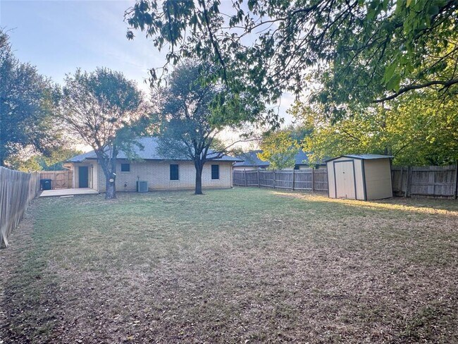 Building Photo - 614 Bent Wood Dr