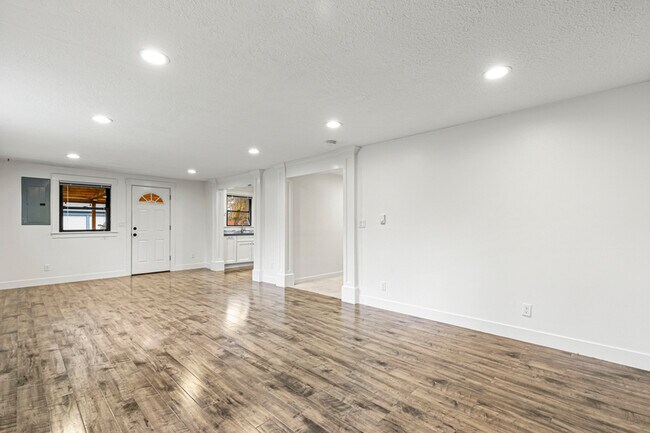 Building Photo - 18605 NE Everett Ct