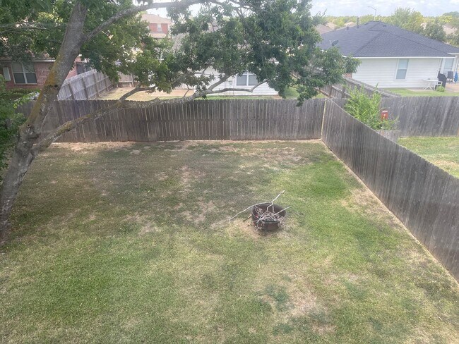 Building Photo - College Station - 4 bedroom - 4 bath - Fenced in yard / Home in Steeplechase Neighborhood.