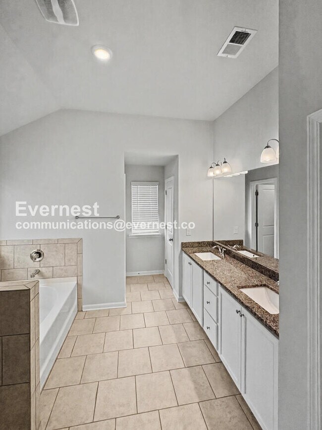 Building Photo - Limited Time Special Offer / 4-Bed, 3.5-Bath Home with Attached Garage / Pet-Friendly / Vouchers ...