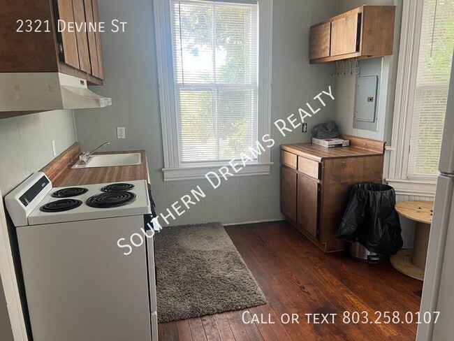 Building Photo - Charming 2-Bedroom Home in Prime Devine St...