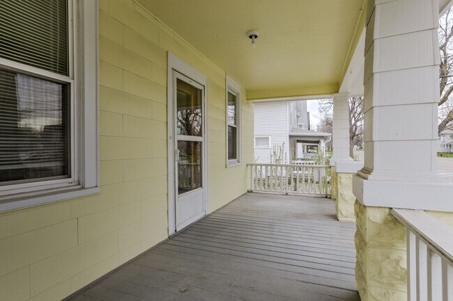 Building Photo - 1327 S 13th St
