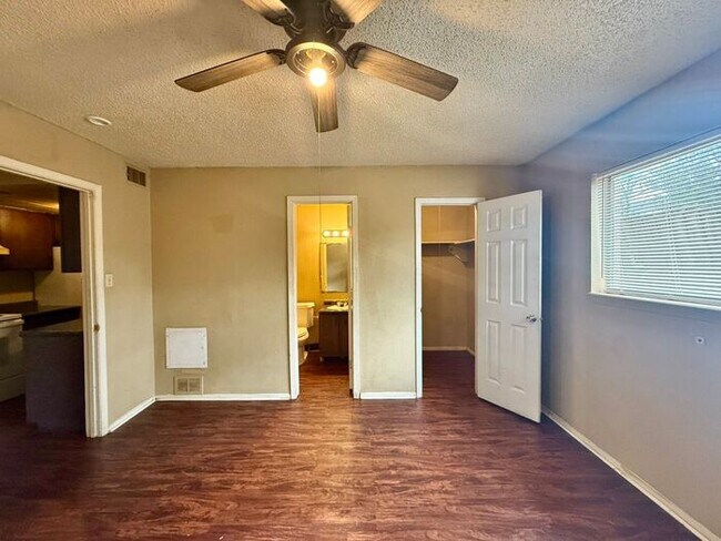 Building Photo - Tour Today! 1 Bed 1 Bath Apartment Near Downtown Tyler!