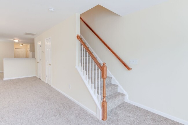 Building Photo - 3 Bedroom Townhouse in Wakefield with 1 Ca...