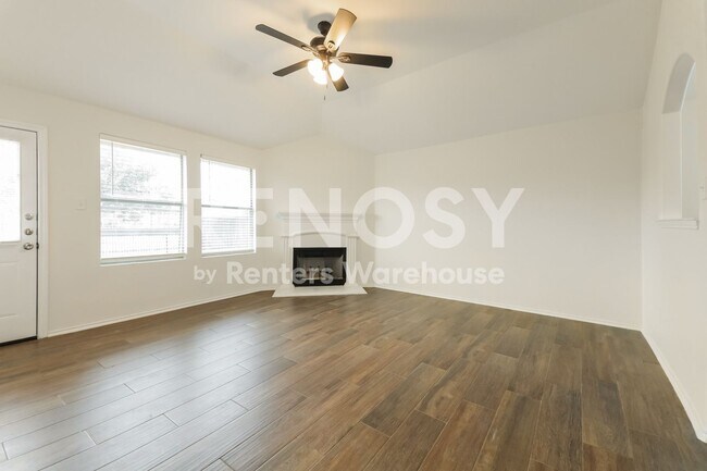 Building Photo - 1096 Oakbrook St