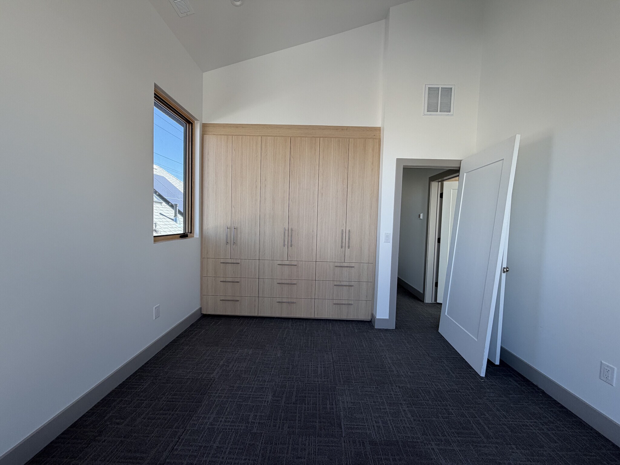 Bedroom 1 - 806 S Jefferson St