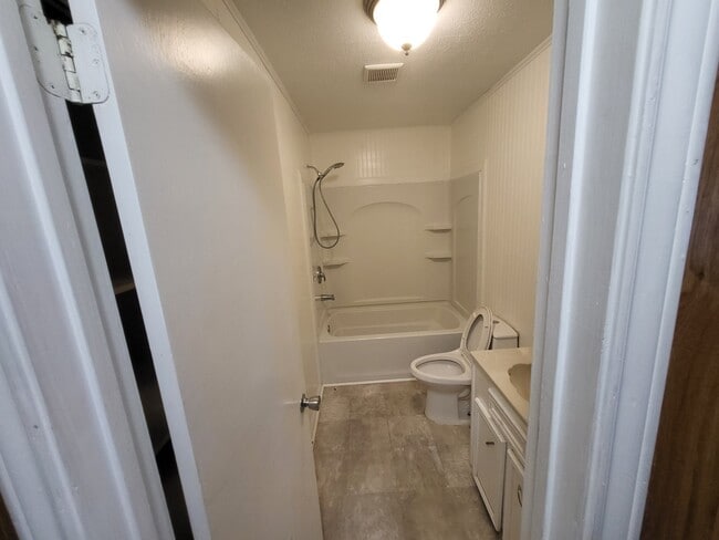 Building Photo - 1218 Woodward St