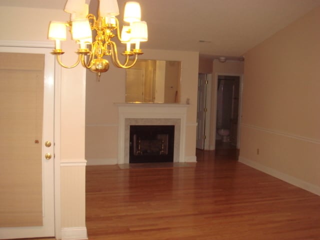 Building Photo - Charming 2-Bedroom Oasis with Screened Porch in Colony Lake