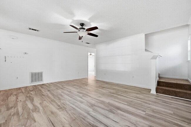 Building Photo - 357 Timber Wind Dr