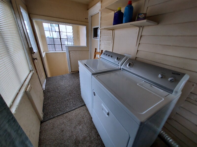 Building Photo - 127 S Main St