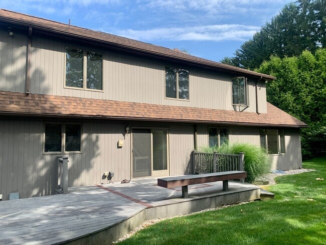 Building Photo - GRAND FIVE BEDROOM HOME