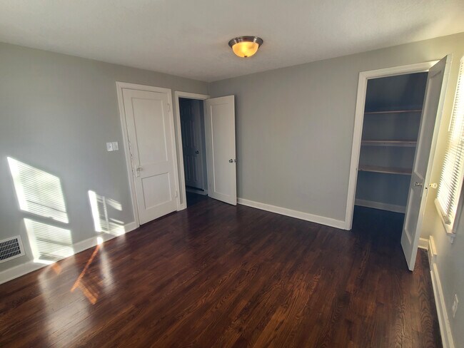 Building Photo - 5830 Paseo Blvd