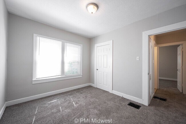 Building Photo - 1529 E Ohio St