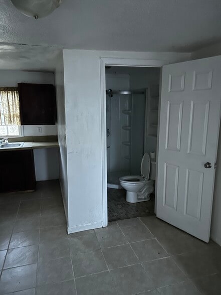 Building Photo - 520 Buckley St