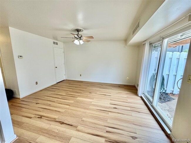 Building Photo - 15568 Dupage Blvd