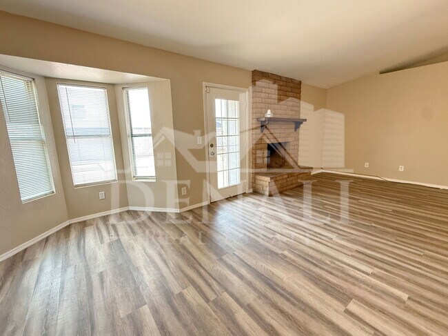 Building Photo - 10921 W Sells Dr