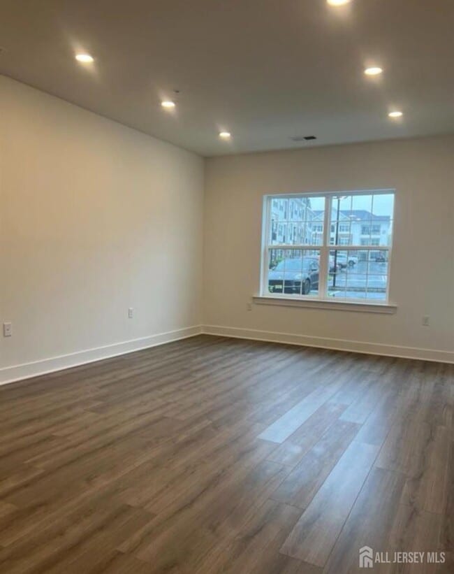 Building Photo - 1015 Vanderbergh Blvd