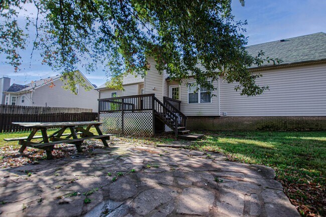 Building Photo - Pet Friendly Three Bedroom with Bonus!