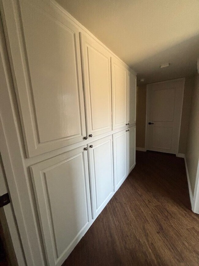 Building Photo - Beautiful 3 Bedroom / 2 Bathroom Home in S...