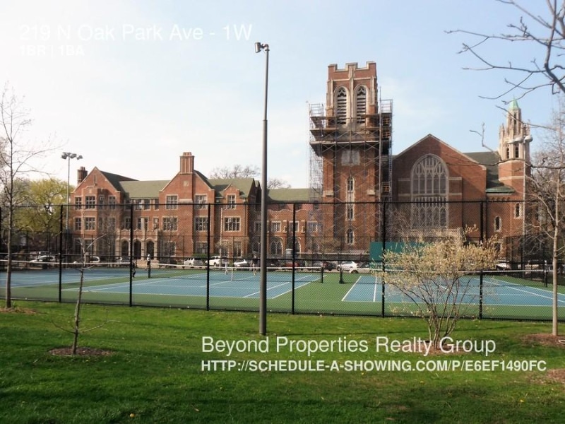 Building Photo - 212 N Oak Park Ave