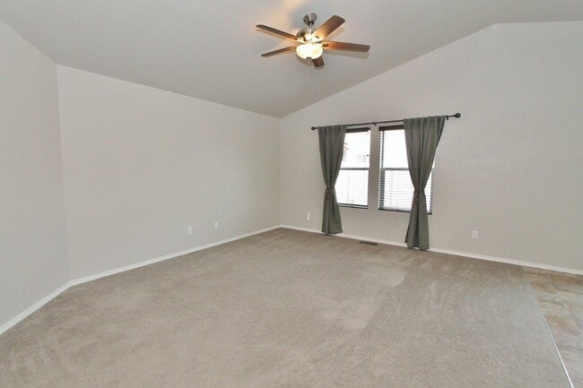 Building Photo - Clean Single-Level Home