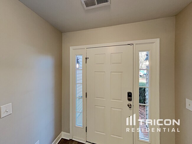 Building Photo - 4586 Woodway Dr