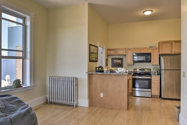 Building Photo - 101 Main St