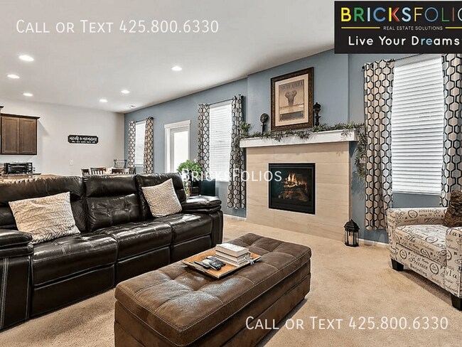 Building Photo - Modern Comfort Awaits You in This Puyallup...