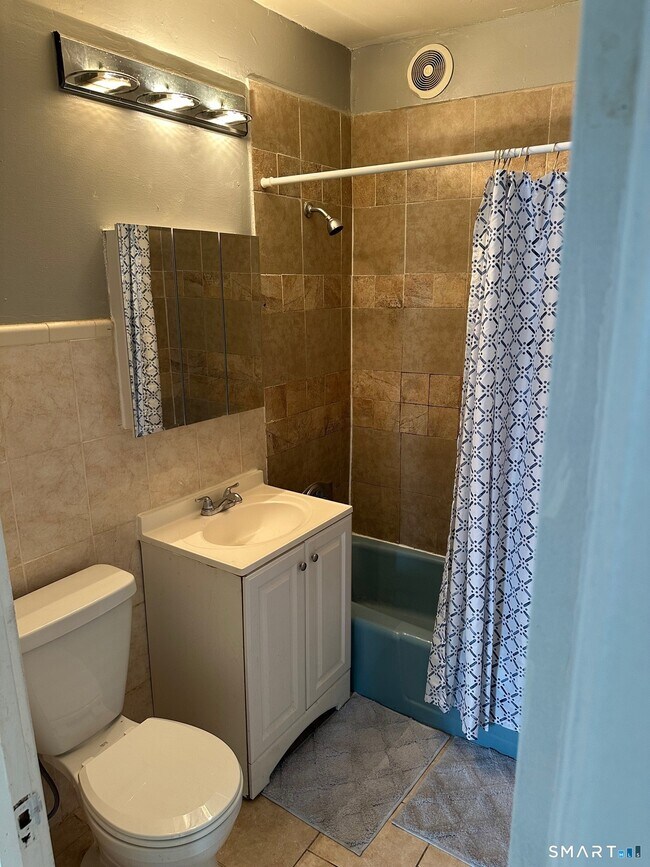 Building Photo - 448 Hillside Ave