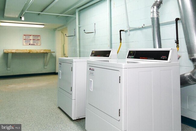 Building Photo - 3302 Woodburn Village Dr