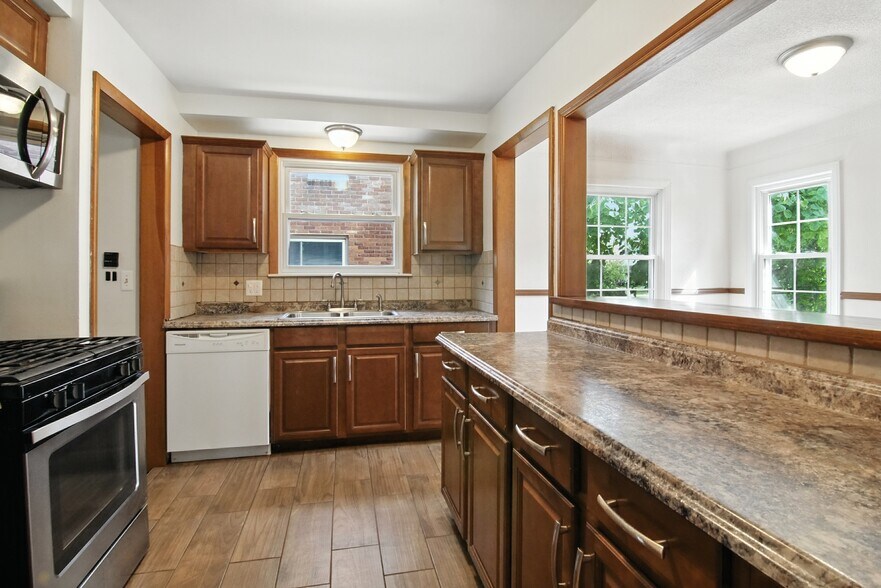 Building Photo - 20943 Hunt Club Dr