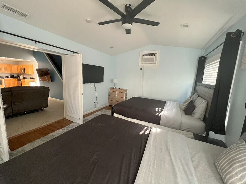 Building Photo - 2417 Sundy Ave