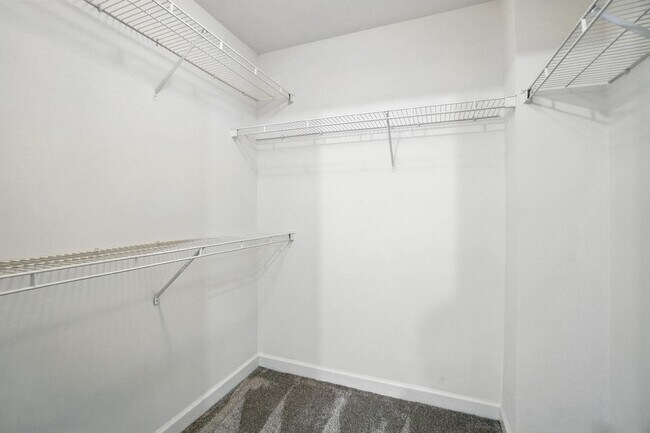 Building Photo - Uptown Condo!