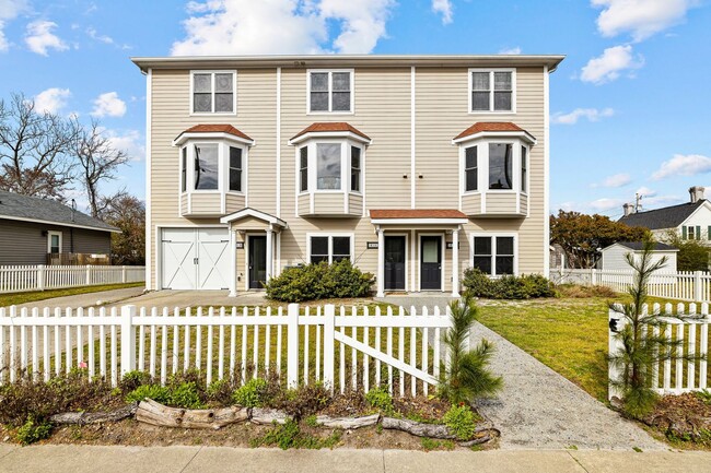 Primary Photo - Newly Renovated Townhome