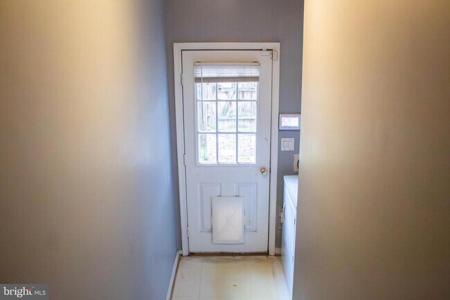 Building Photo - 2095 Pawlet Dr