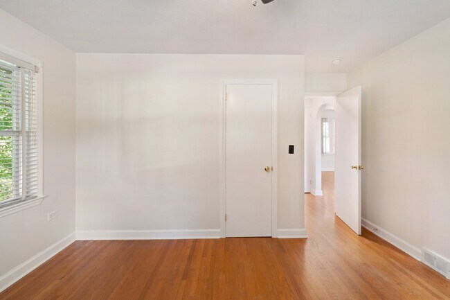 Building Photo - 559 Bailey St