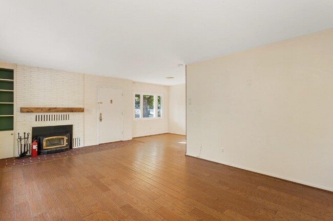 Building Photo - 3145 Sheridan St