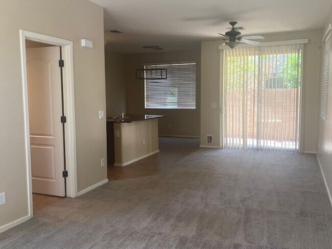 Building Photo - Gilbert 4 bedroom home