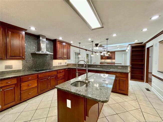 Building Photo - 5704 Kindley Dr