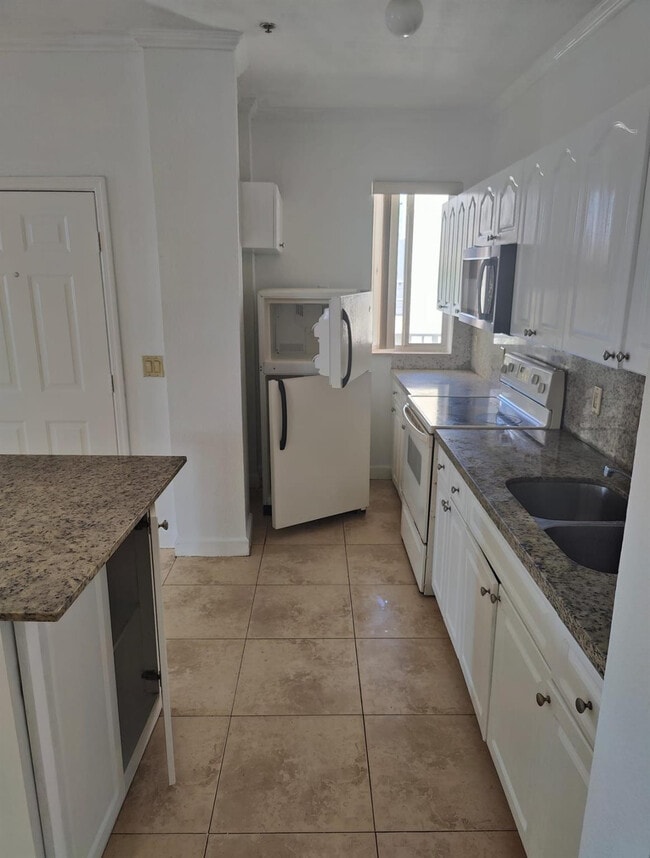 Building Photo - 629 SW 2nd St