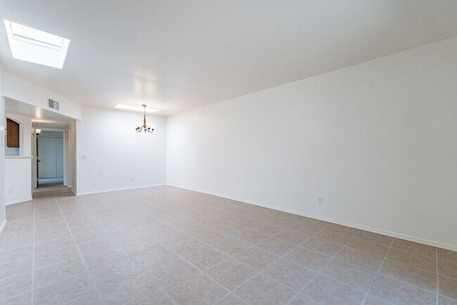 Building Photo - Move-In Ready 2-Bed Tucson Home with Natur...